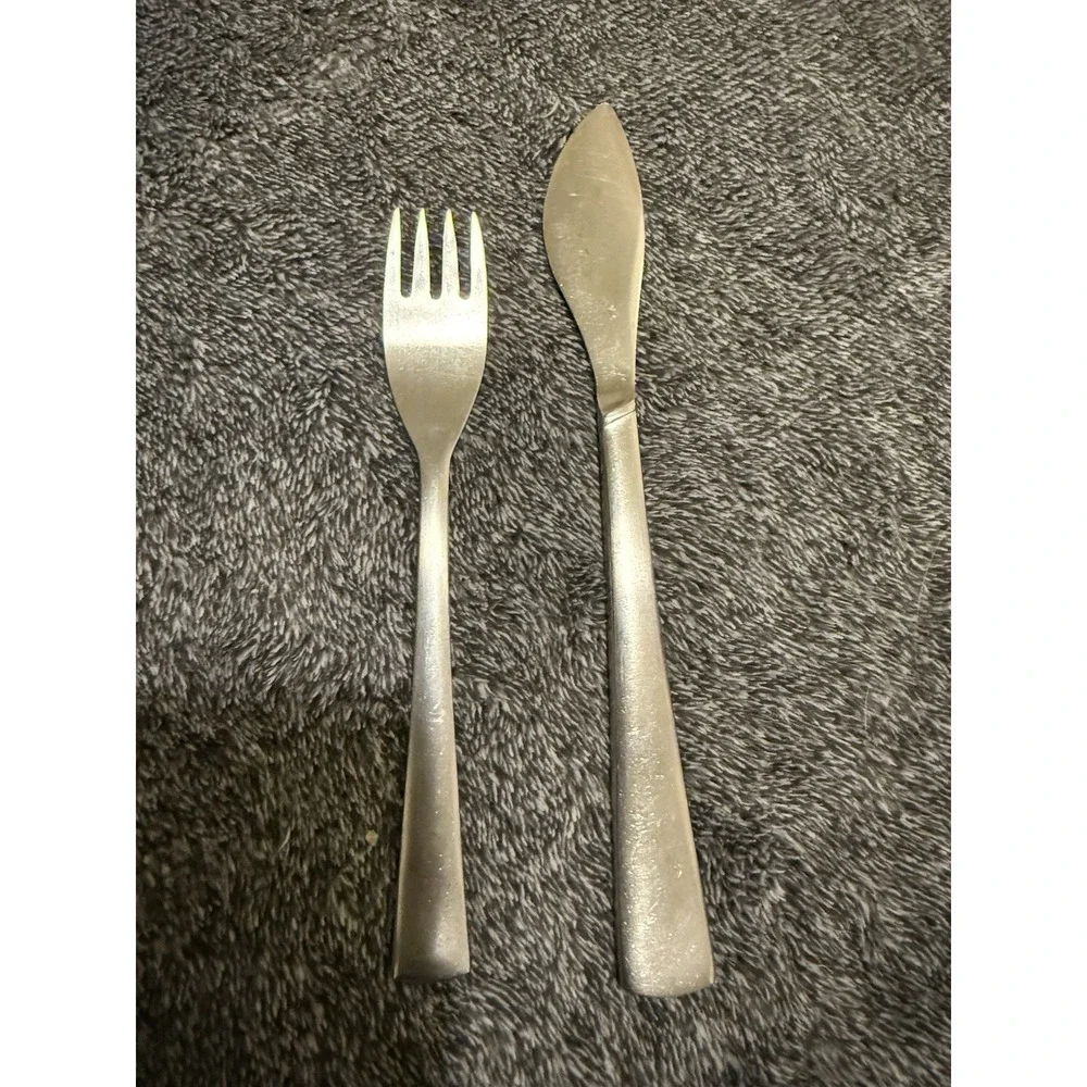 The Unbranded Brand vintage stainless